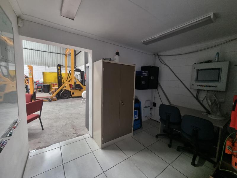 To Let commercial Property for Rent in Sidwell Eastern Cape